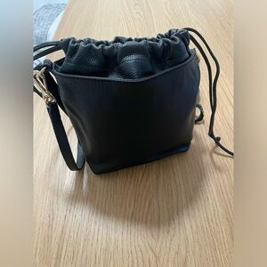 NWT Vince Camuto Mandi Black Pebbled Leather
Drawstring Bucket Hobo Bag Purse